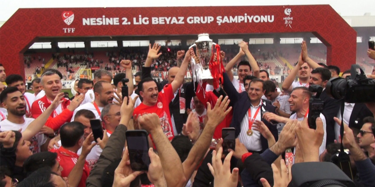 24 yıl sonra 1'inci Lig'e yükselen Batman Petrolspor, kupasını aldı