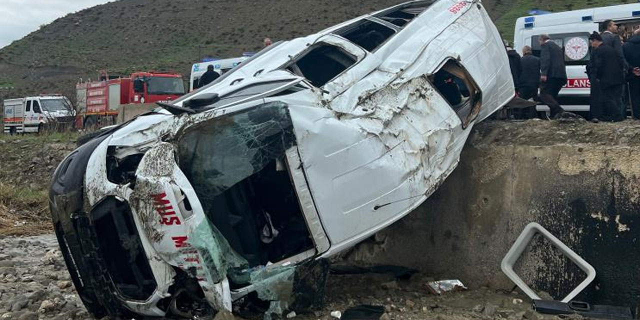Muş'ta minibüsün devrilmesi sonucu 16 kişi yaralandı