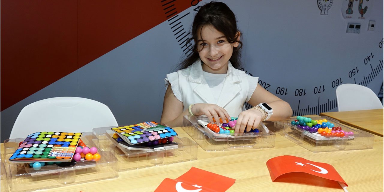 Matematik şampiyonu Lina, yeni zaferini okul saldırısında ölen öğrencilere armağan etti