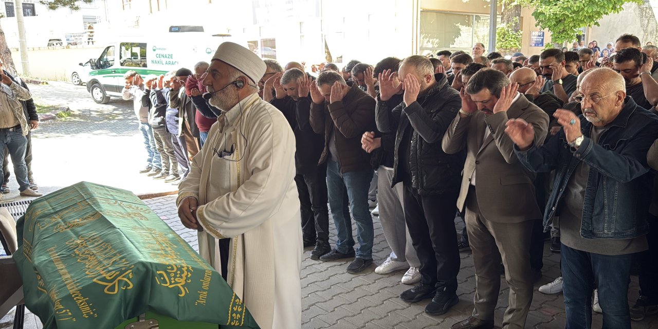 Minibüsün çarptığı 3 yaşındaki Aybars, toprağa verildi