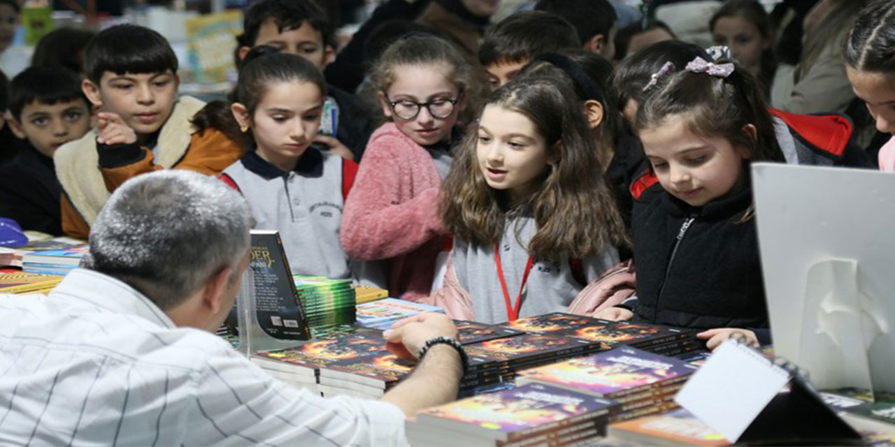 Rize Kitap Fuarı’nda “Etiketsiz” Vurgun İddiası: Aynı Kitap Dün 300, Bugün 800 TL