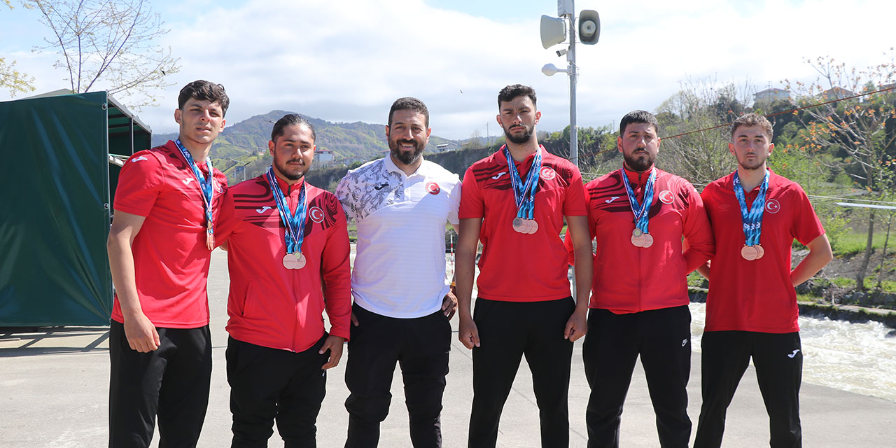 Dünya Şampiyonası'nda madalya kazanan raftingcilerin ilk durağı Fırtına Deresi oldu