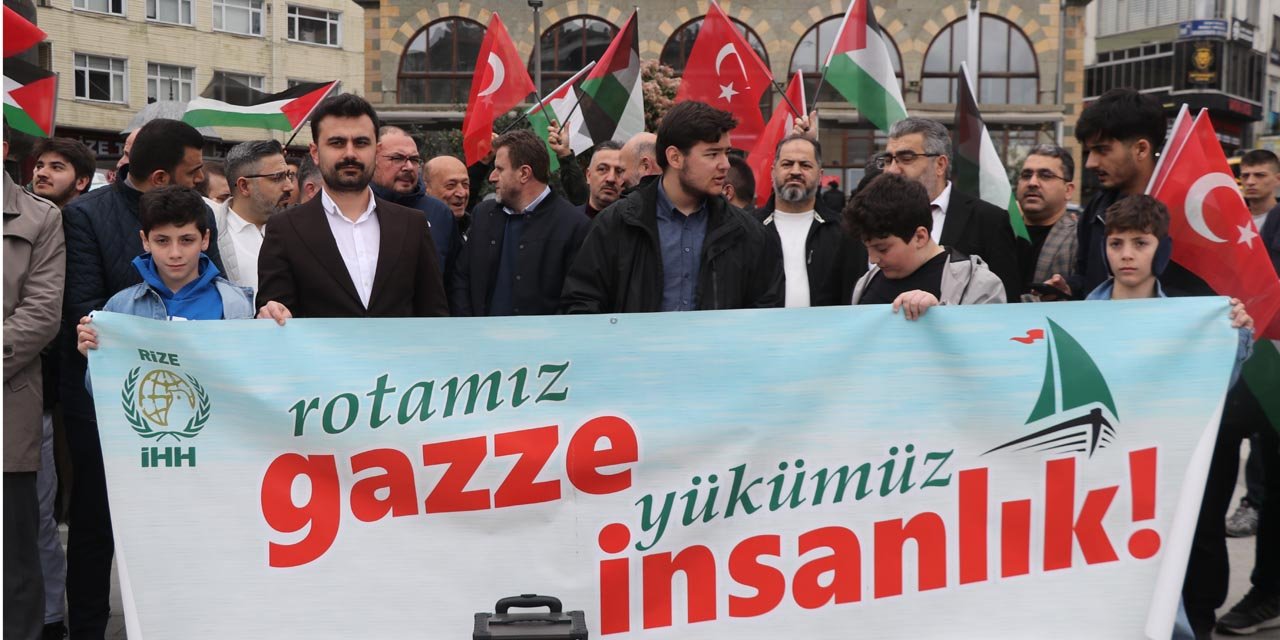 İsrail'in Küresel Sumud Filosu'na saldırısı Rize'de protesto edildi