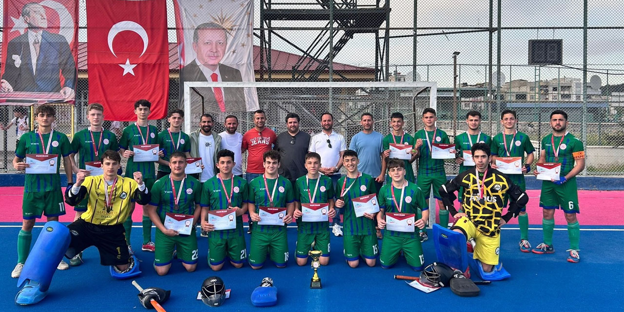 Ardeşen Anadolu İmam Hatip Lisesi’nden Namağlup Bronz Madalya!