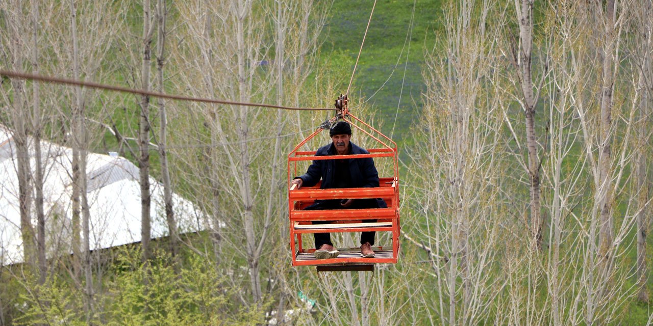 Rize'de gördü, Van'da uyguladı; teleferik sistemi ile bahçesine 40 dakika yerine 40 saniyede ulaşıyor