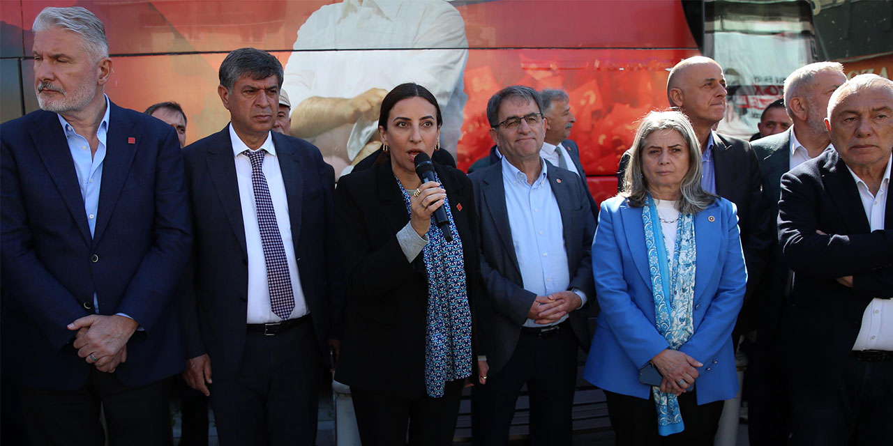 CHP heyeti maden ruhsatlarına tepki amacıyla Rize'de vatandaşlarla bir araya geldi