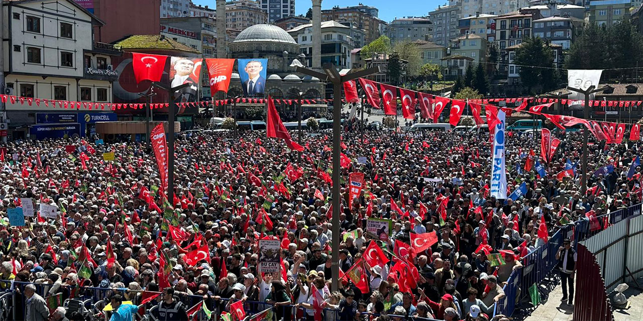 CHP Genel Başkanı Özgür Özel'in Rize'de katıldığı çay mitingi başladı