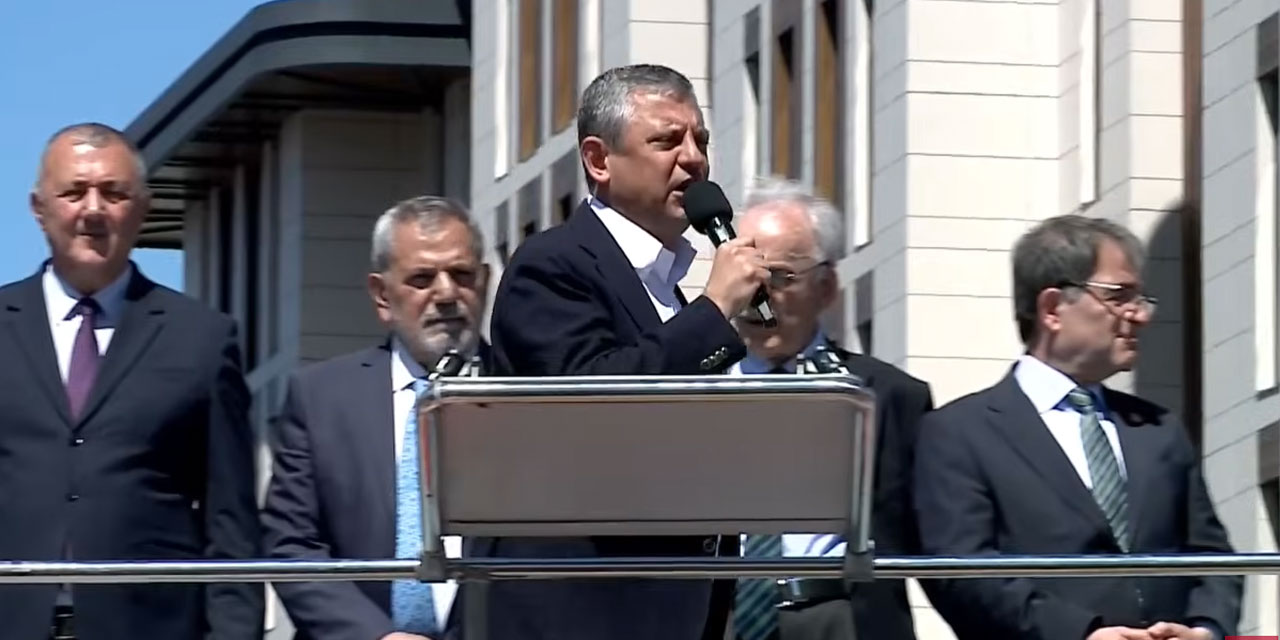 CHP Genel Başkanı Özgür Özel'in Rize'de katıldığı çay mitingi başladı