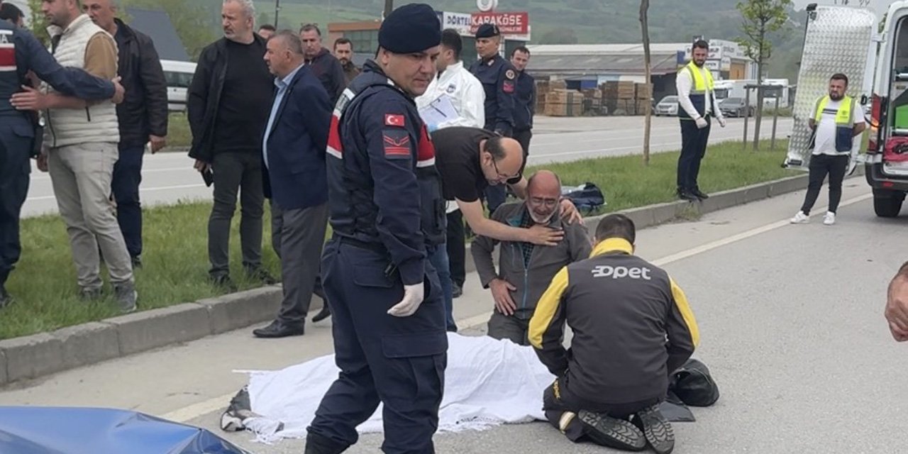 Minibüsten inip yolun karşısına geçerken otomobilin çarptığı kadın, öldü