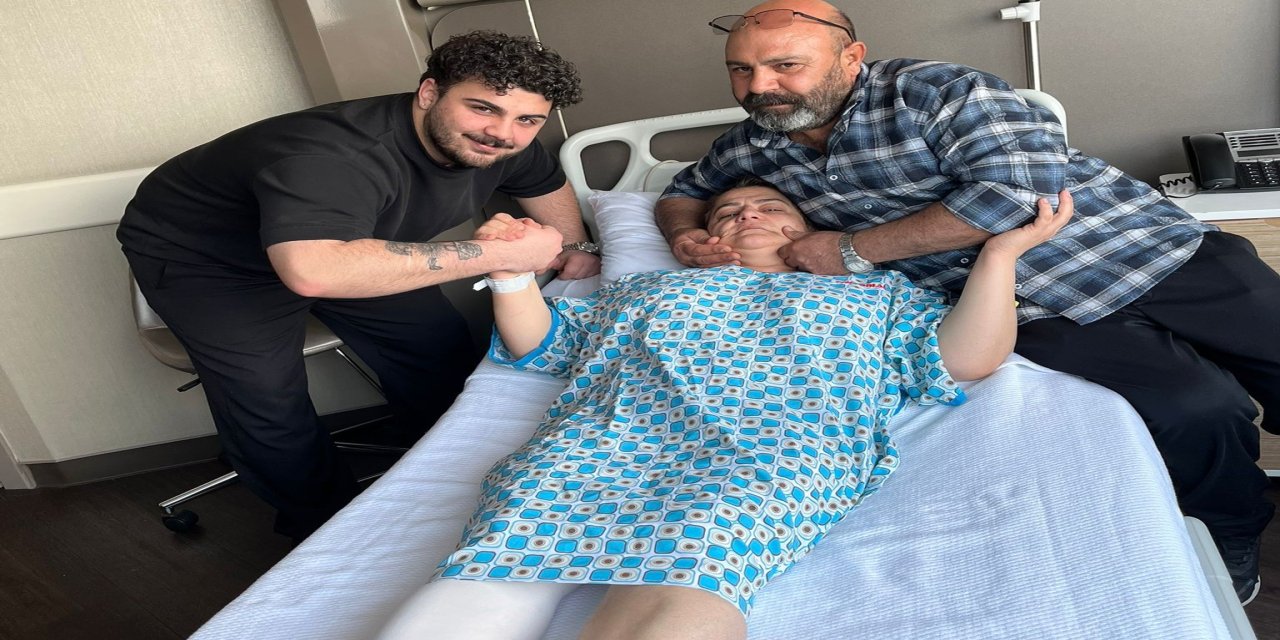 Kanser hastasının ameliyatla bacağı kesilmekten kurtuldu