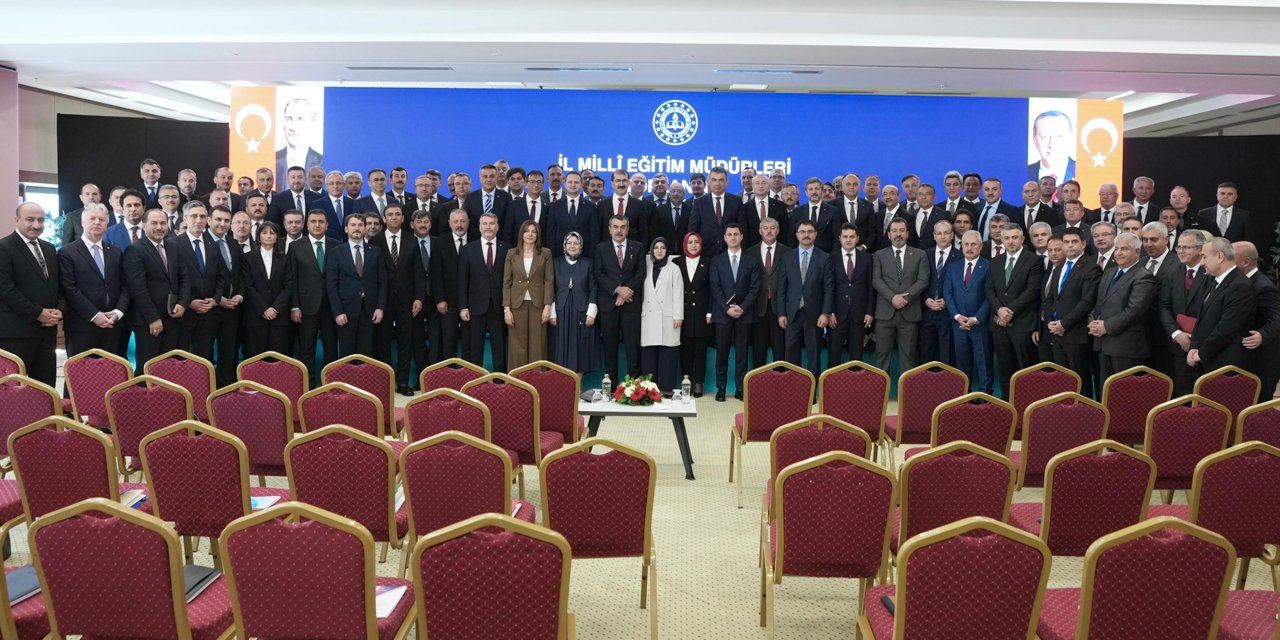 Bakan Tekin, il milli eğitim müdürleriyle bir araya geldi