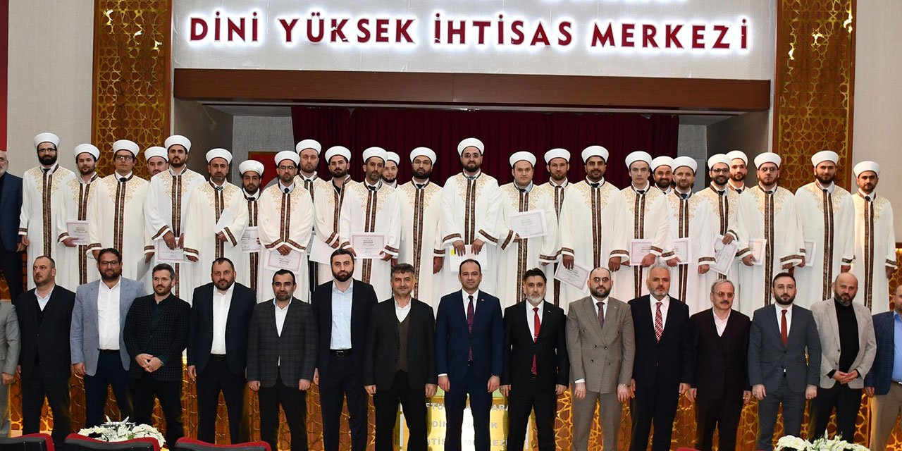 Diyanet Akademisi Rize'de 15. Dönem Mezunlarını Verdi