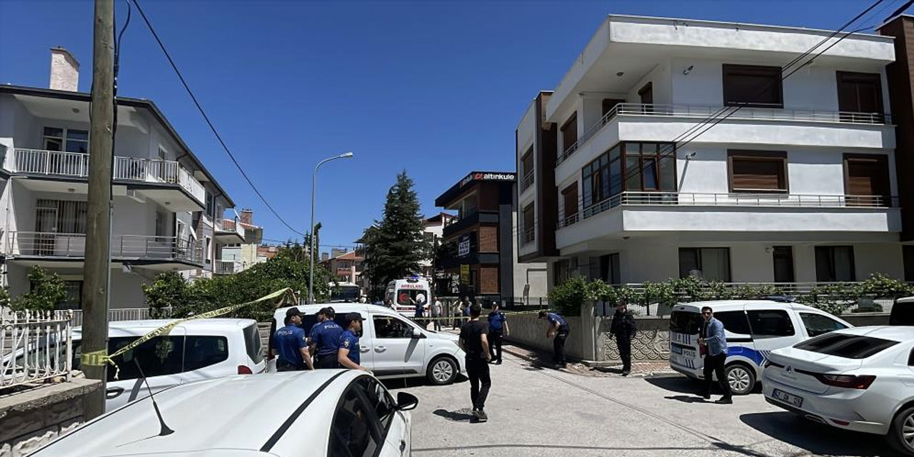 Tartıştığı anne ve babasını bıçaklayarak öldürdü