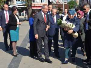 Bakan Gürcan Düzce Belediyesini Ziyaret Etti