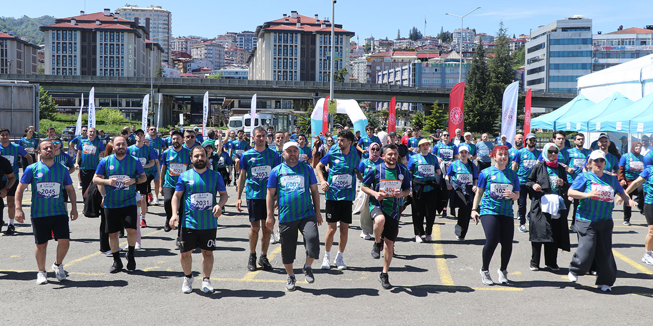 Rize'de 5353 metrelik parkurda Yeşil Mavi Halk Koşusu düzenlendi