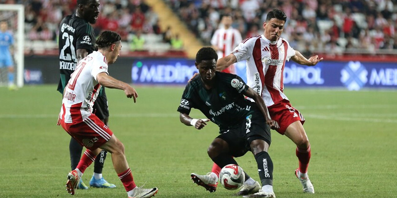 Süper Lig'e veda eden üçüncü ve son takım Antalyaspor oldu