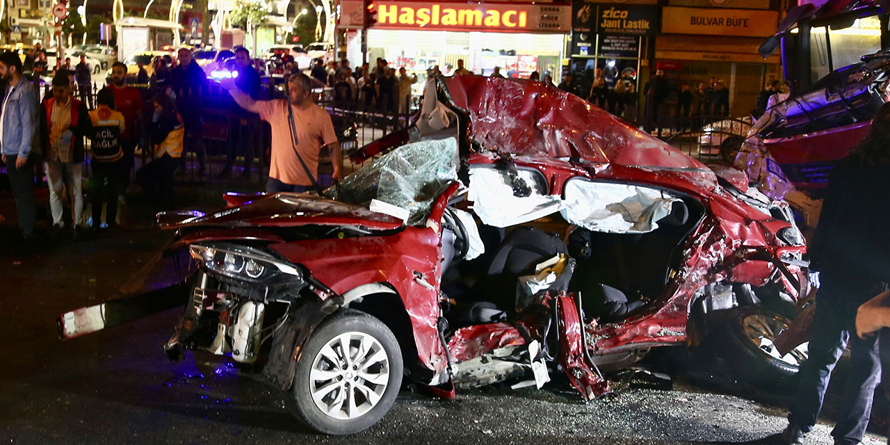 Giresun'da tır iki otomobile çarptı: 5 ölü, 6 yaralı