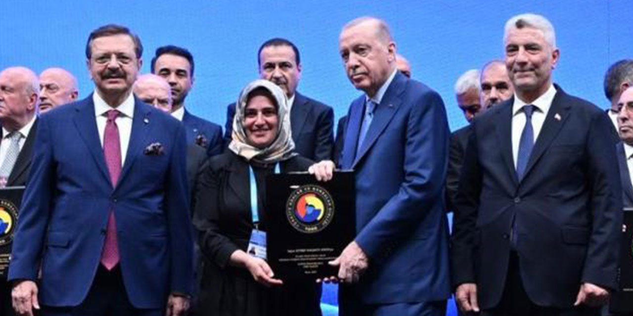 Ardeşen TSO Genel Sekreteri Ayata’ya, 30. Yıl Ödülü Cumhurbaşkanı Erdoğan'dan
