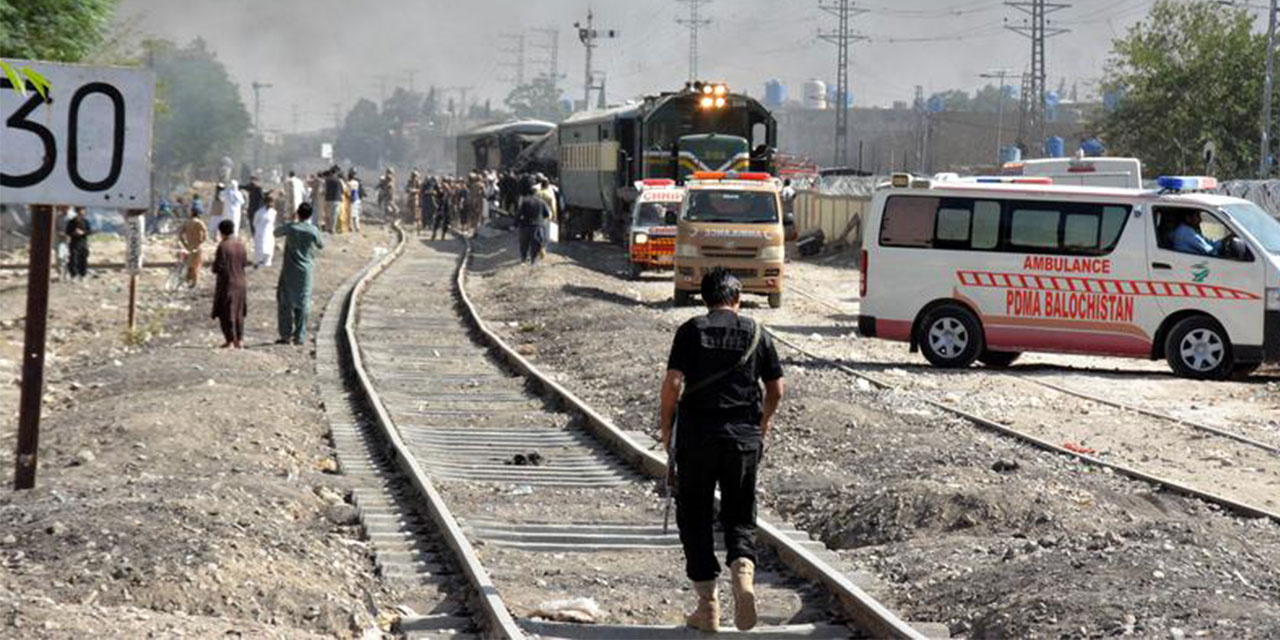 Pakistan'da demir yolu yakınında patlama: 24 ölü, 82 yaralı