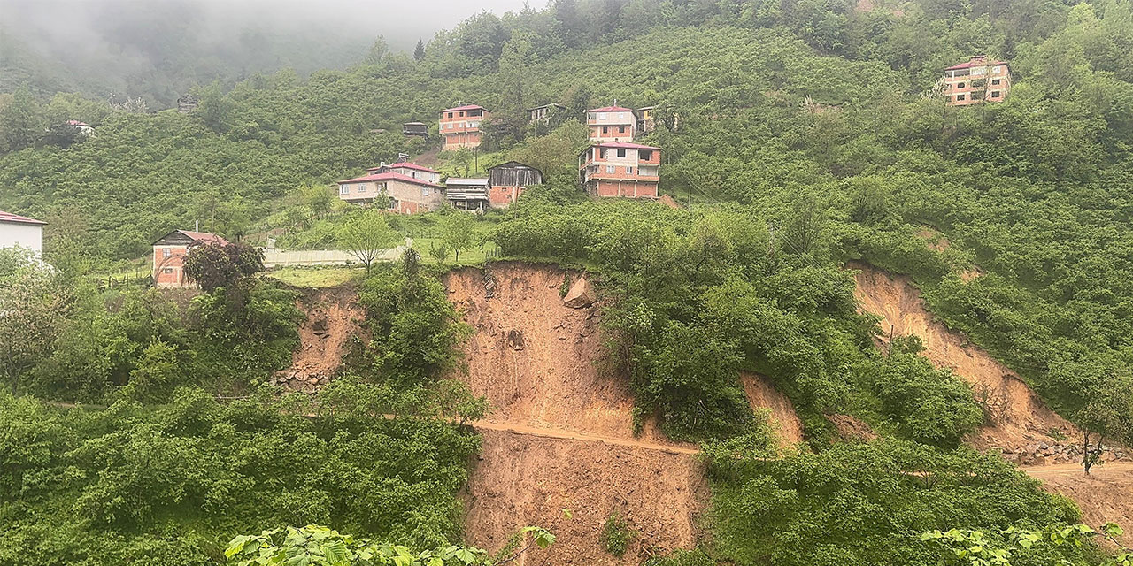 Giresun'da heyelan nedeniyle 11 ev tedbir amacıyla boşaltıldı