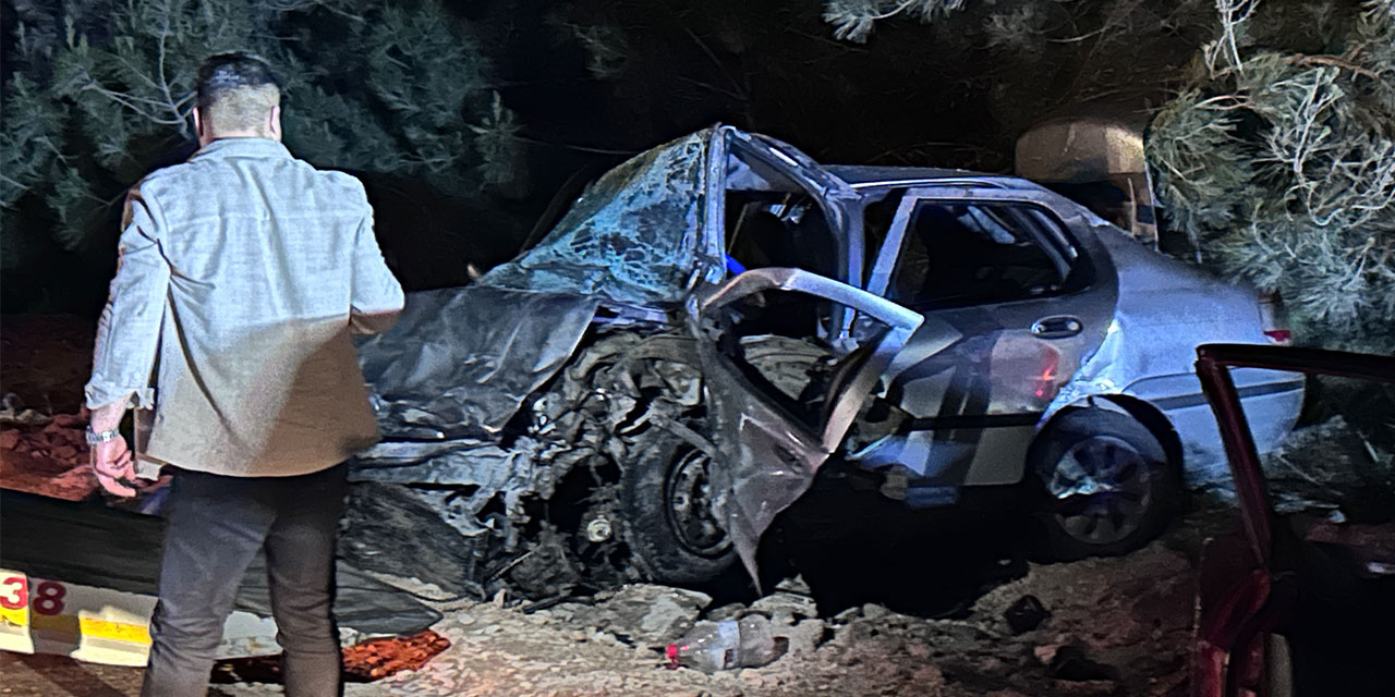 Adana'da iki otomobil çarpıştı: 2 ölü, 3 yaralı