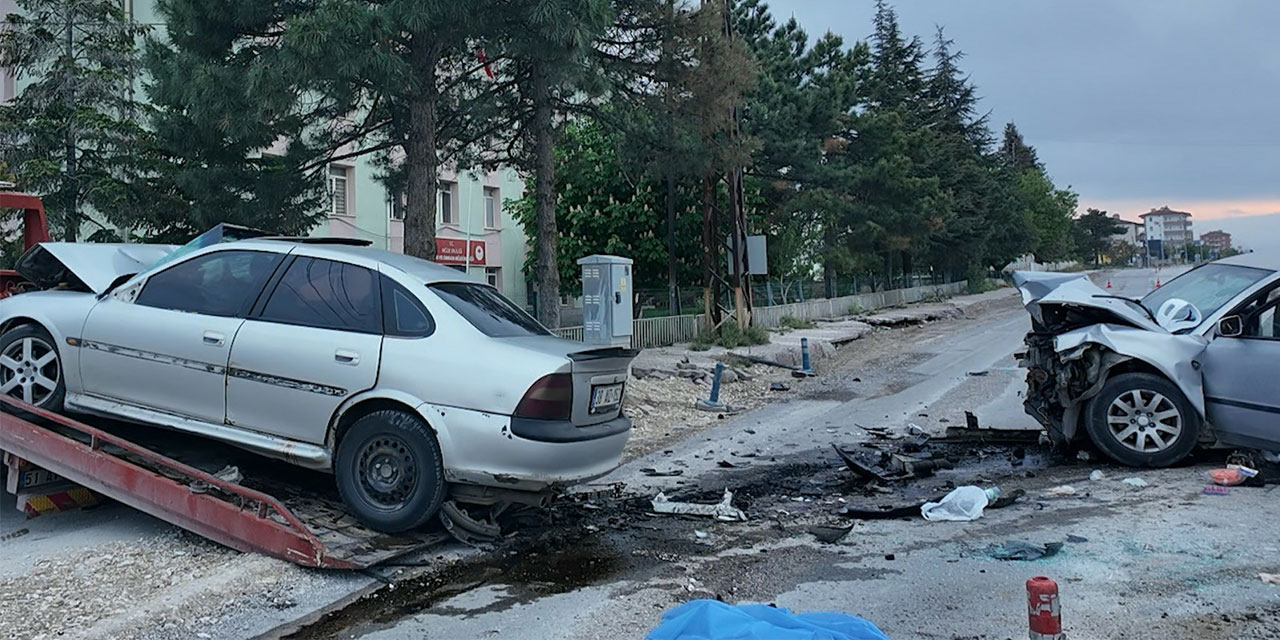 Niğde’de otomobiller çarpıştı: 2 ölü, 2 yaralı