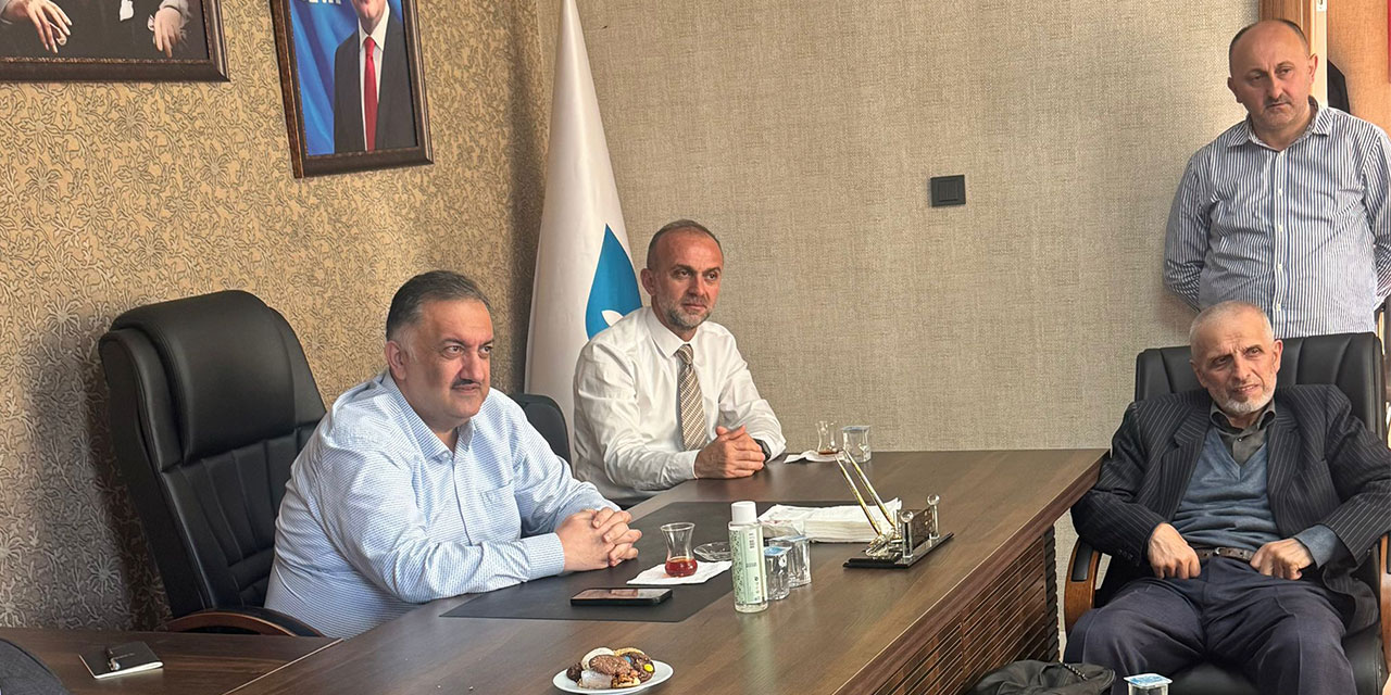 Milletvekili Hasan Karal, Memleketi Rize’de Hemşehrileriyle Bayramlaştı; “Bayramlar Birlik ve Beraberliğimizin Çimentosudur”