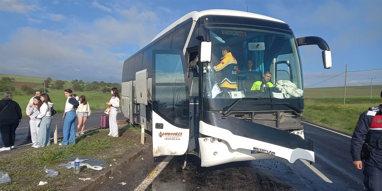 Aksaray'da tur otobüsü kaza yaptı: 16 yaralı