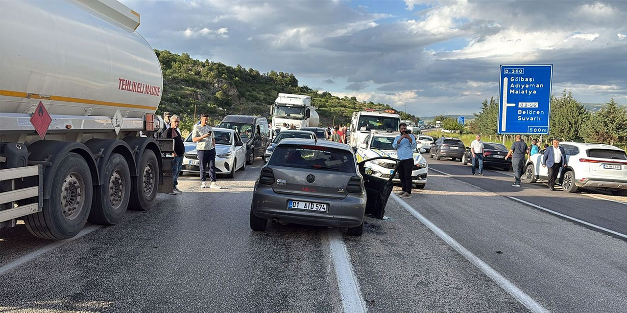 Adıyaman’da 2 otomobil çarpıştı; anne ve 2 çocuğu öldü, 4 kişi de yaralandı
