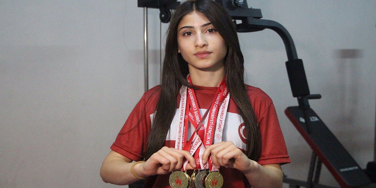 Türkiye Bilek Güreşi Şampiyonu Sümeyye, gözünü Avrupa'daki madalyalara dikti