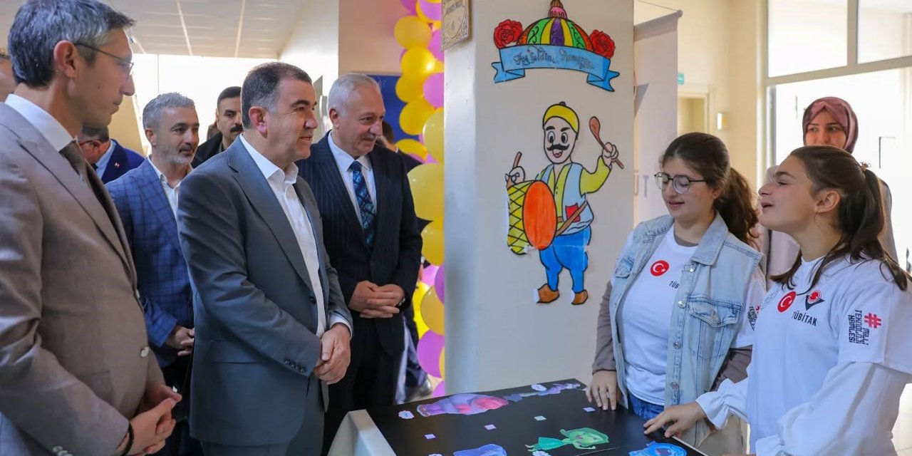 Bayburt'ta özel öğrenciler projelerini bilim fuarında sergiledi