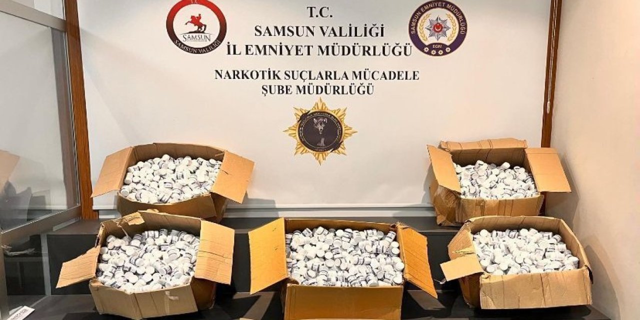 Kiralık araçta 225 bin sentetik hap ele geçirildi; 3 gözaltı