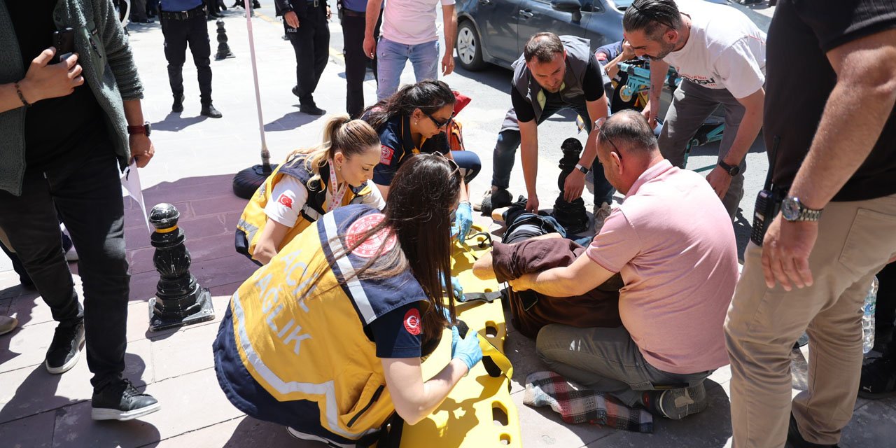 Cenaze çıkışında yol verme kavgası kanlı bitti: 1 yaralı, 2 gözaltı