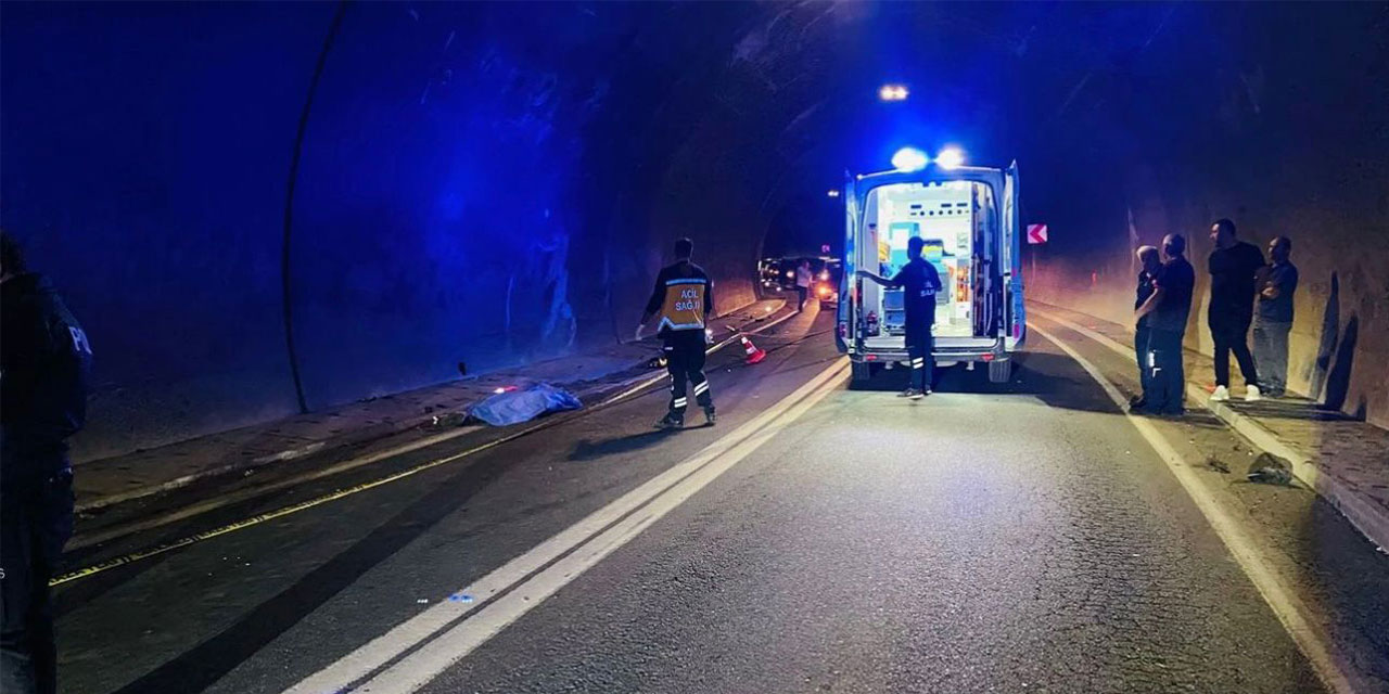 Artvin'de tünelde otomobil ile motosiklet çarpıştı; 1 ölü, 2 yaralı