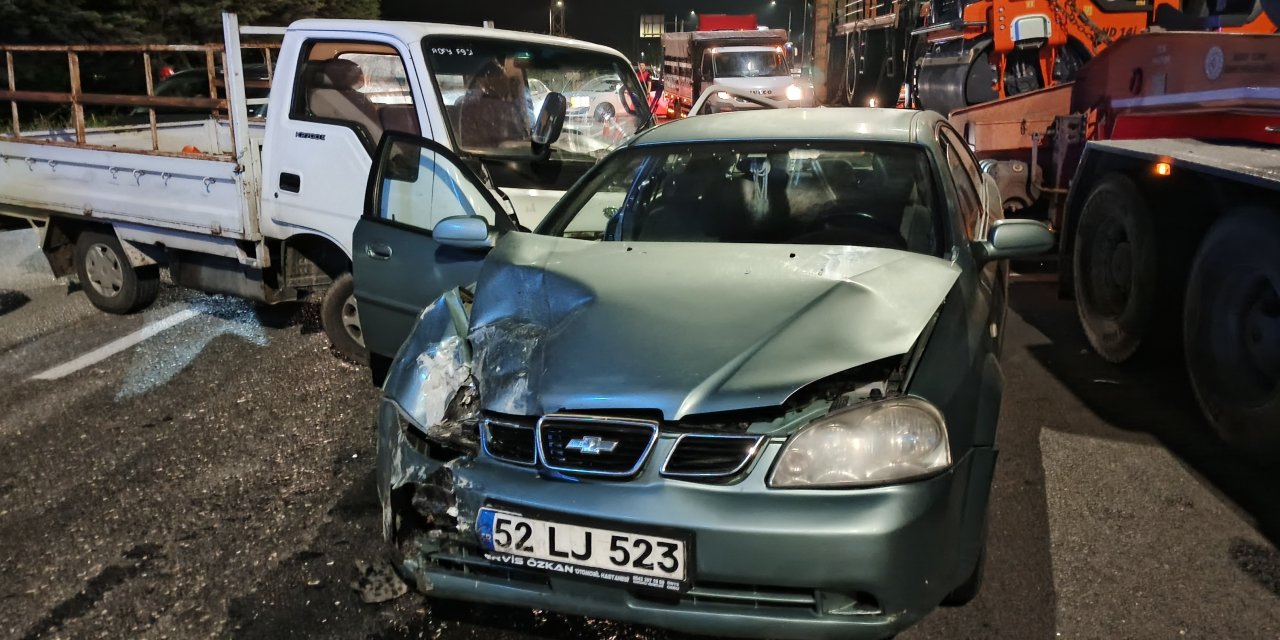 Ordu'da kamyonet ile otomobil çarpıştı: 1 ölü, 1 yaralı