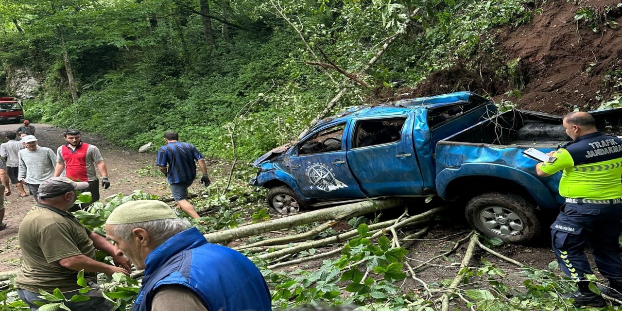 Rize’de uçuruma yuvarlanan kamyonetteki karı koca hayatını kaybetti