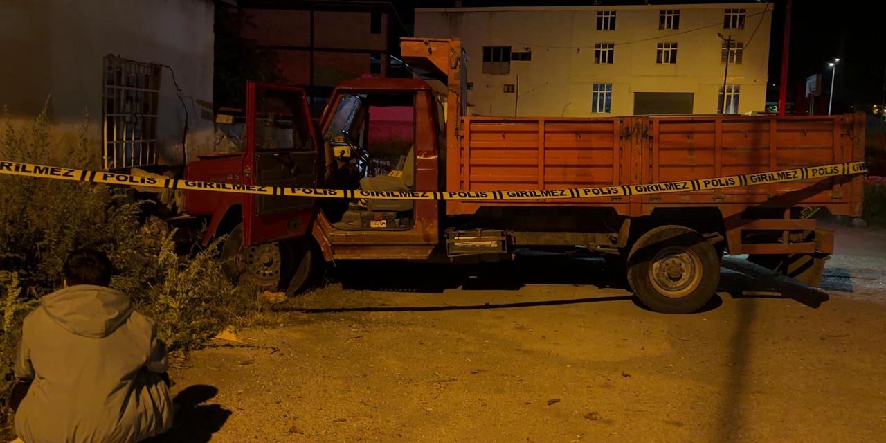 Çocuklar oynarken hareket eden kamyonet ile ev arasında sıkışan Ayaz öldü; o anlar kamerada