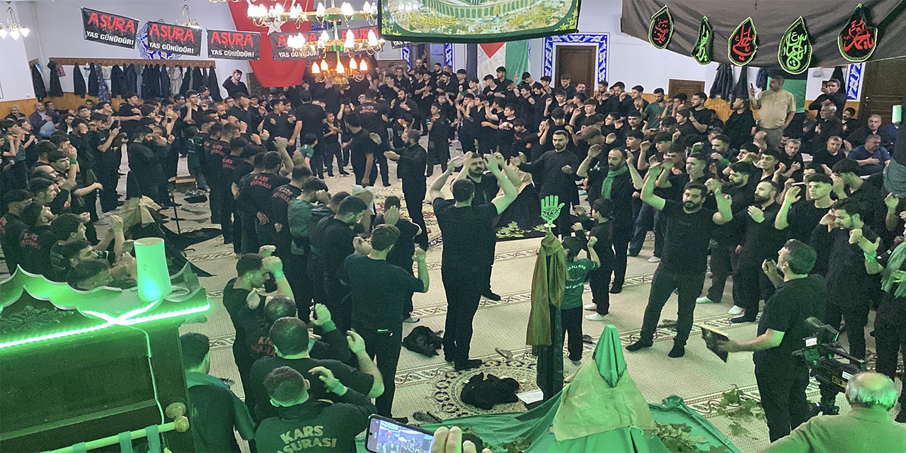Kars’ta yüzlerce kişi ağıtlar yakıp, sine vurarak Kerbela şehitlerini andı