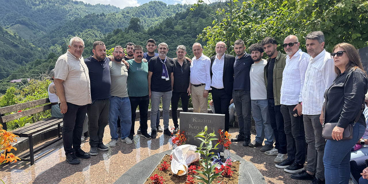 Karadenizli sanatçı Kazım Koyuncu, vefatının 21. yılında mezarı başında anıldı