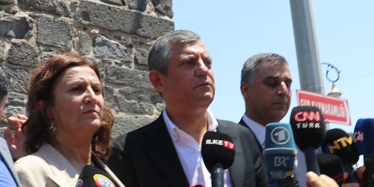 Özgür Özel: Kayyımdan sonra binaları geride bıraktık, yürüyoruz