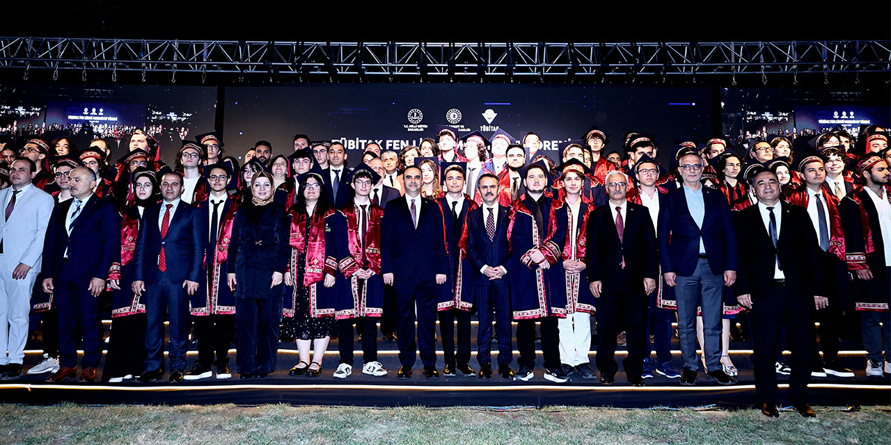 TÜBİTAK Fen Lisesi, ilk mezunlarını verdi