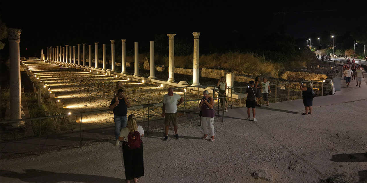 Modern ve antik yaşamın bir arada olduğu Side Antik Kenti'nde tarihe yolculuk