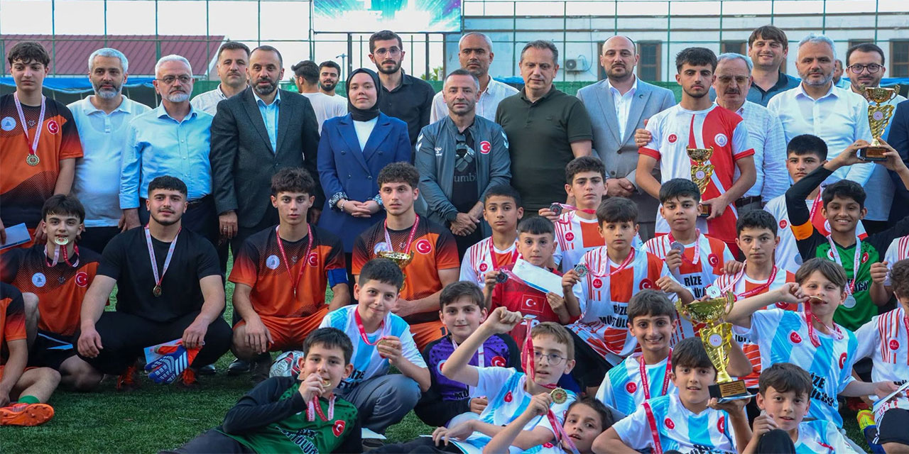 Rize Hafızlık Proje İmam Hatip Ortaokulu Futbol Takımı Üst Üste İkinci Kez Şampiyon!