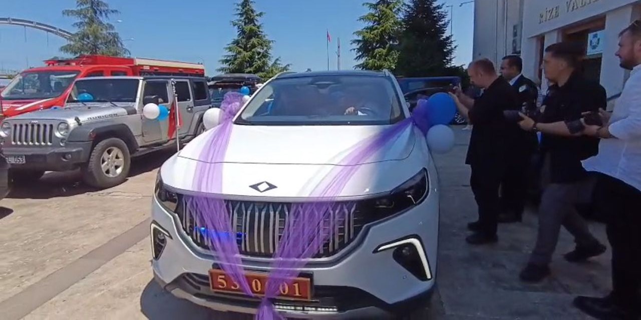 Vali Baydaş'tan sünnet çocuğuna şehir turu