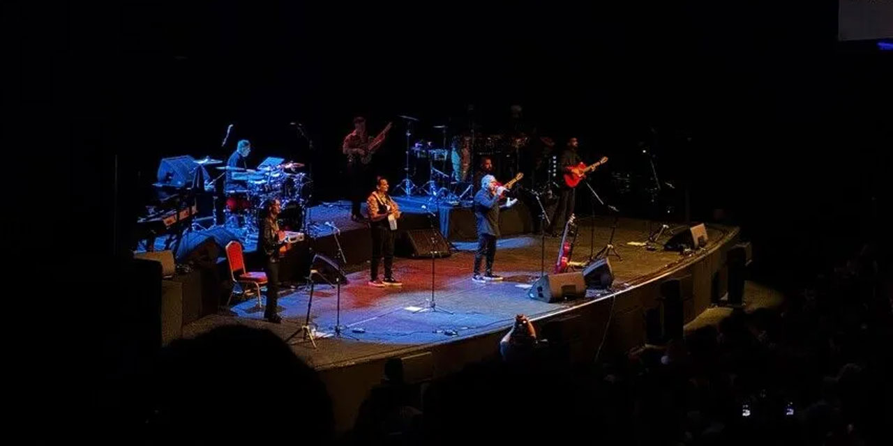 Gipsy Kings by Andre Reyes, "Viva El Arte" turnesi kapsamında İstanbul'da sahne aldı