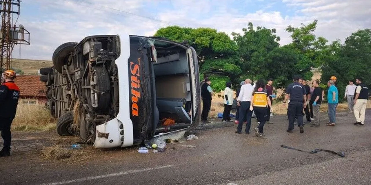 Kırıkkale'de devrilen yolcu otobüsündeki 41 kişi yaralandı