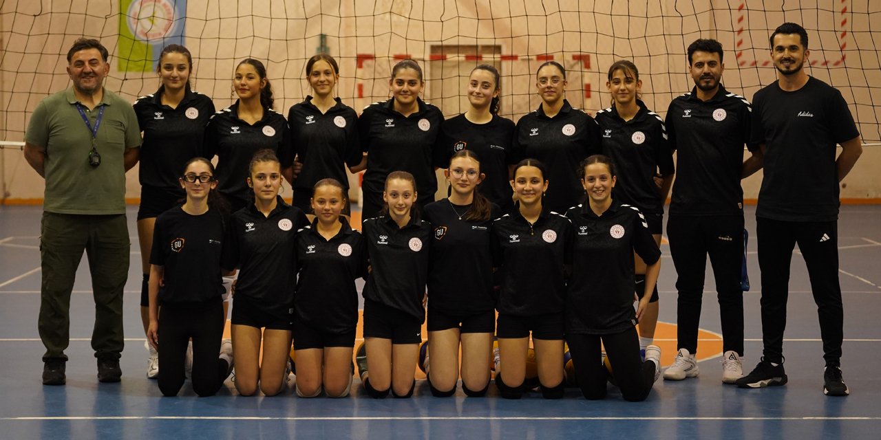 Rize'nin genç voleybolcuları, gözünü Anadolu Yıldızlar Ligi kupasına dikti