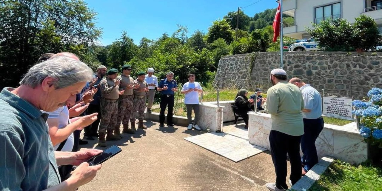 Şehit Polis Nedim Çalık Memleketi Rize’de Dualarla Anıldı