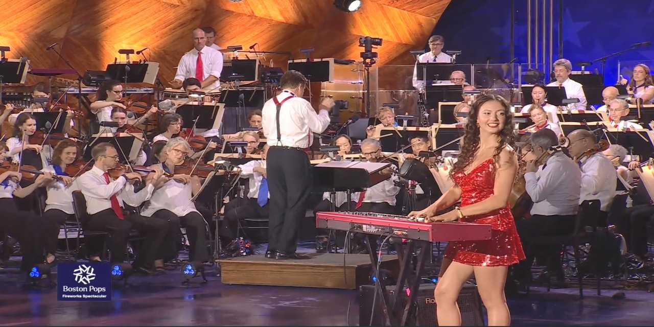 Genç müzisyen Su Yavuz, ABD'nin bağımsızlığının 250'nci yıl kutlamalarında Boston'da konser verdi