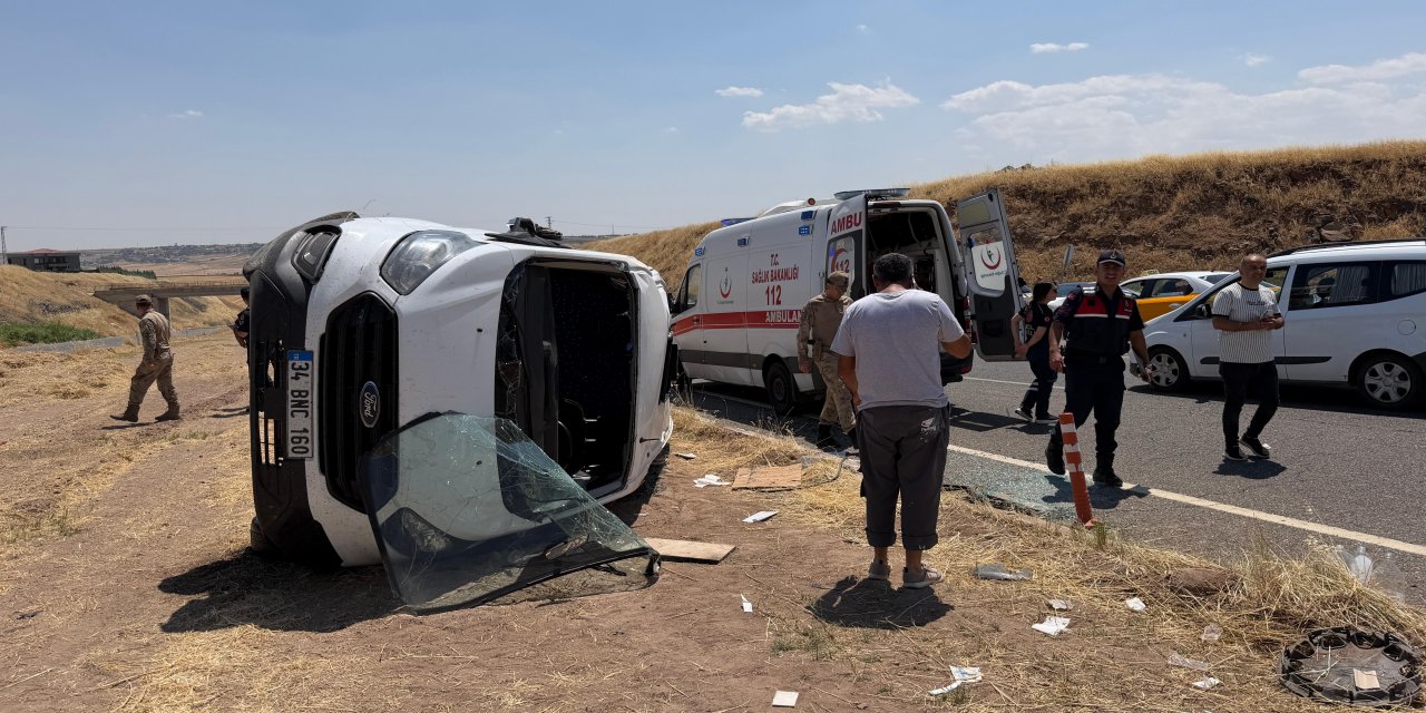 Diyarbakır’da öğrenci servisi ile otomobil çarpıştı: 19 yaralı